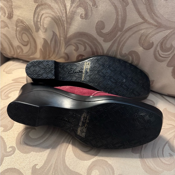 Clarks Women's Burgundy Suede Mules Clogs Slip Ons 7.5 - Picture 5 of 6